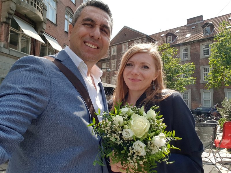 Founders of Denmark Wedding Services with wedding bouquet in Copenhagen